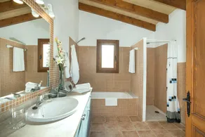 Owl Booking Villa Romeu - 10 Min Walk to the Old Town - Image 2