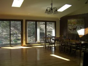 Vacker Getaway - Reynolds Farm Lodge - Image 2