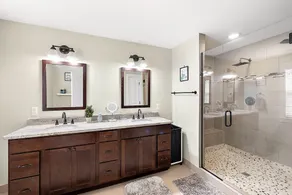 Oakdale Luxury Living - Image 4