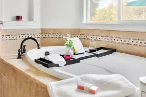 Villa in Wine Country, King Beds & Pool - Image 3