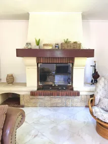 Cosy southern house with landscaped garden - Image 3