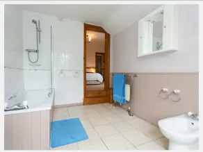 Fishermen Cottage - 5 star location- 90sq garden -2 living room- 2 bath room -pets friendly -comfortably sleep 5-6 people -50 percent off monthly -self check in - Image 2