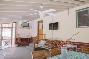 LARGE Mid Century Home - Pool, Hot Tub, Tiki Bar, Bridal Suite, Patio, 4 Acres - Image 4