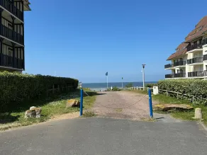 Seafront studio with balcony and stunning view, direct beach access - Image 3