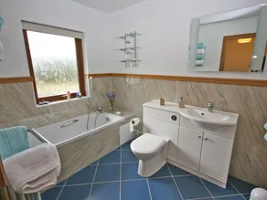 Luxury lodge situated idyllically on the edge of a small working farm - Image 3