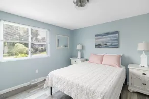 Bonnet Shore House 4 mi. to Narragansett Town Beach, 20 minutes to Newport, A/C - Image 3