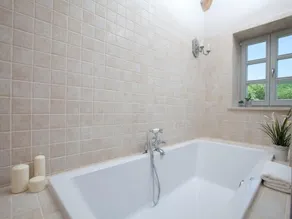 Luksus villa med stor opvarmet pool og spillerum - Image 3