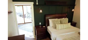 Rustic Cabin with glamour. Private, mature trees & close to provincial park - Image 4