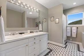 Spacious 4-Bedroom Farmstay at Pomeroy Cellars - Image 3