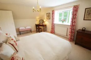 Luxurious cottage in 70 acres with private lake, fantastic views and walks - Image 3