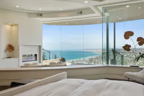 La Jolla villa with 5 bedrooms, private pool, hot tub, and ocean views. - Image 5