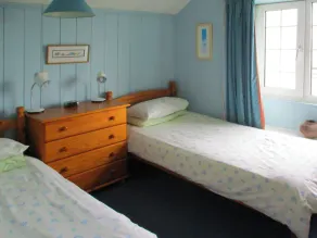 4 bedroom accommodation in Bude - Image 5