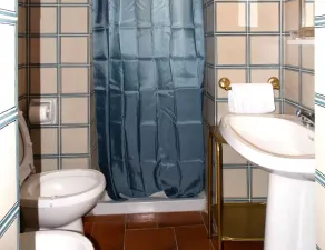 Schöne Wohnung in einem Ferienhaus für 6 Personen mit Pool,  W-LAN, TV und Panoramablick - Image 3