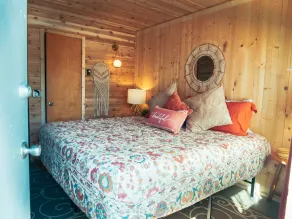 #2 travel room · 2-Hot tub-Water view-Full kitchen-beach-1 bedroom - Image 5