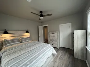 1940's remodeled bungalow in quiet neighborhood. - Image 3