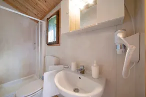 Casa vacanze \"Casa Genziana\" con vista sulle montagne, Wi-Fi e giardino - Image 4