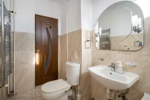 Titan - Park Lake - Studio 37 by MRG Apartments - Image 2