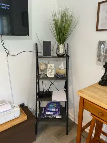 Janie’s Cozy Cabin - Image 2