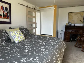 Cozy Water Front Cottage - Image 5