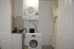 two bedroom apartment in Kingston - Image 2
