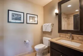 Spacious Village View Townhouse with Fireplace at Parry Peak Lofts townhouse - Image 5