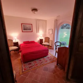 Apartment on the ground floor of a superb farmhouse in a landscaped park. You will be there alone - Image 4