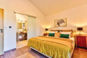 Charmante 3-Schlafzimmer-Villa mit Pool, umgeben von Grün - Image 5