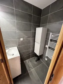 NEW 6 Person Apartment in Chalet close to slopes and town center - Image 3