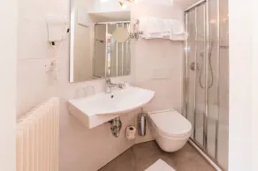 Large Chalet near facilities - Image 2