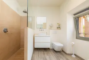 Can Garbeta: Modern House with Patio, Wi-Fi & Air Conditioning – Ideal for Families - Image 3