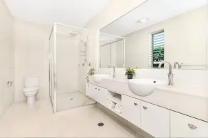 Walk to Golf Course, Lagoon Pool, Coastal Lux Home - Image 2