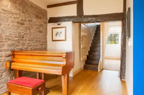 The Throne Weobley, luxury Grade 2*-listed house in UK Village of the Year - Image 2