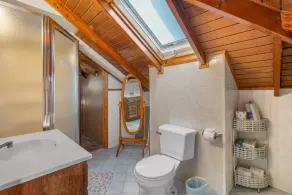 Beach Pass-Charming Waterfront Cottage in Wareham - Image 3