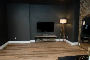 Premium accommodations for up to 4 people in the heart of Downtown Greensburg - Image 3