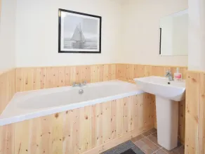 3 bedroom accommodation in Whalley - Image 2