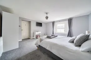 Cosy Apartment above Village Pub - Image 4