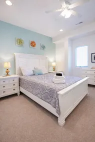 Family friendly beach house. Pool, hot tub, walk to beach. Dog friendly, fenced - Image 5