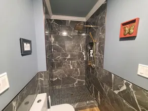 BEST LOCATION+ON THE WATER+ROOM FOR EVERYONE! MM23 - Image 3