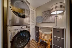 Luxury Town Square Condo king Bed & W/D - Image 2