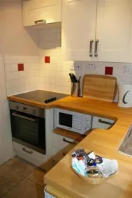 Eagle Lodge, Gatehouse next to A73, Self catering cottage, Pets welcome - Image 5