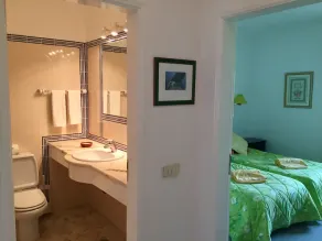 Golf, Pool, Beach & Luxury ground floor apartment Wifi BBQ | TV washing ma - Image 5