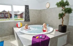 7 Bedroom Accommodation in Nordborg - Image 3