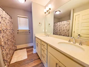 Beautiful 3-bedroom home in the heart of Downtown! - Image 3
