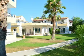 Cavos Beach House - Image 5