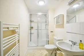 Entire Apartment Sleeps 4 Near the River Thames - Image 4