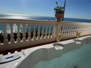 Magical Apartment with Jacuzzi and Sea View - Image 4
