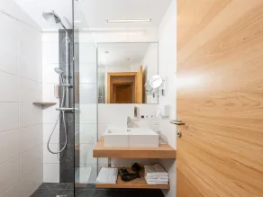 Doppelzimmer Deluxe, Dusche & WC, Frühstück - Hotel Lindenhof - Image 3