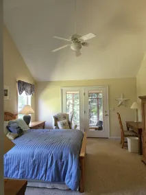 Single Level Lakehouse Retreat - Image 5