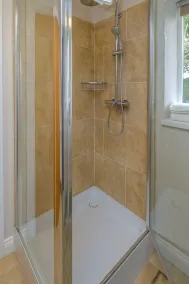 White Cottage Apartment - Image 3
