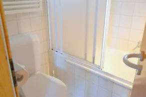 Esterno: attico duplex, 8 posti letto, balcone con mobili da giardino -In - Image 2
